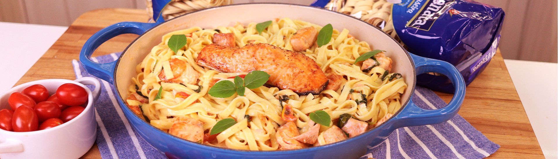 Talharim com Salmão e Espinafre