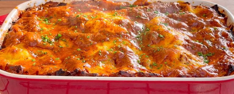 Lasanha de ragu de costelinha suína com bechamel