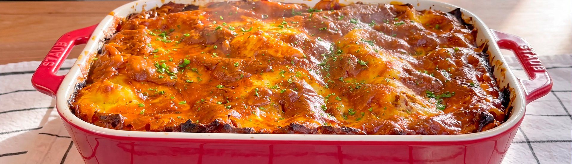 Lasanha de ragu de costelinha suína com bechamel